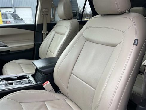 Certified 2023 Ford Explorer Limited w/ Limited Technology Package image 30
