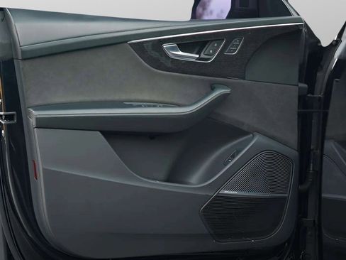 Used 2021 Audi RS Q8 w/ Luxury Package image 44