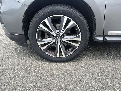 Used 2017 Nissan Pathfinder Platinum AWD/4WD image 9