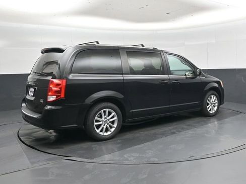 Used 2019 Dodge Grand Caravan SXT FWD image 4