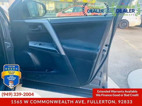 Used 2018 Toyota RAV4 LE w/ Carpet Mat Package FWD image 22
