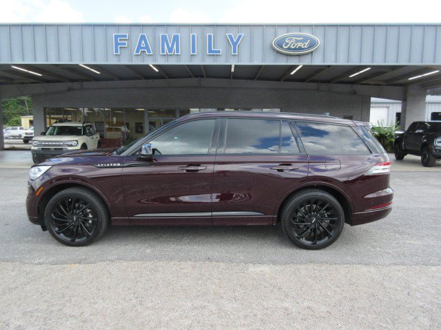 Used 2023 Lincoln Aviator Black Label w/ Jet Package AWD/4WD image 2