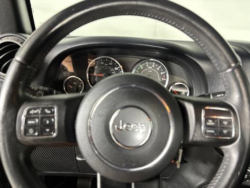 Used 2018 Jeep Wrangler Sport w/ Connectivity Group AWD/4WD image 14