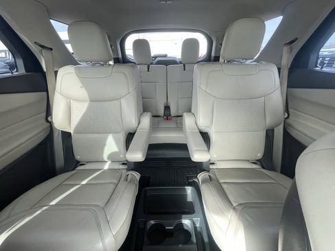 Used 2020 Ford Explorer Platinum w/ Premium Technology Package image 26