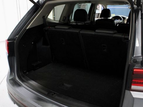 Used 2025 Volkswagen Atlas SE AWD/4WD image 15
