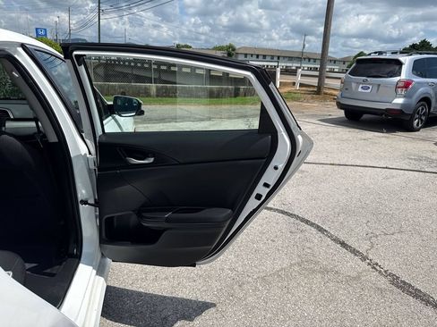Used 2018 Honda Civic EX image 15