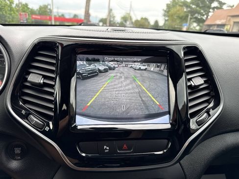 Used 2019 Jeep Cherokee Limited AWD/4WD image 19