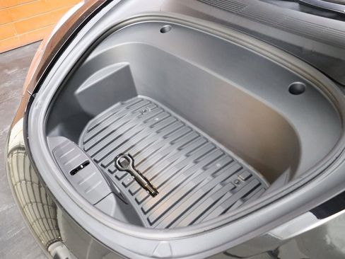 Used 2023 Tesla Model 3 Standard Range image 3