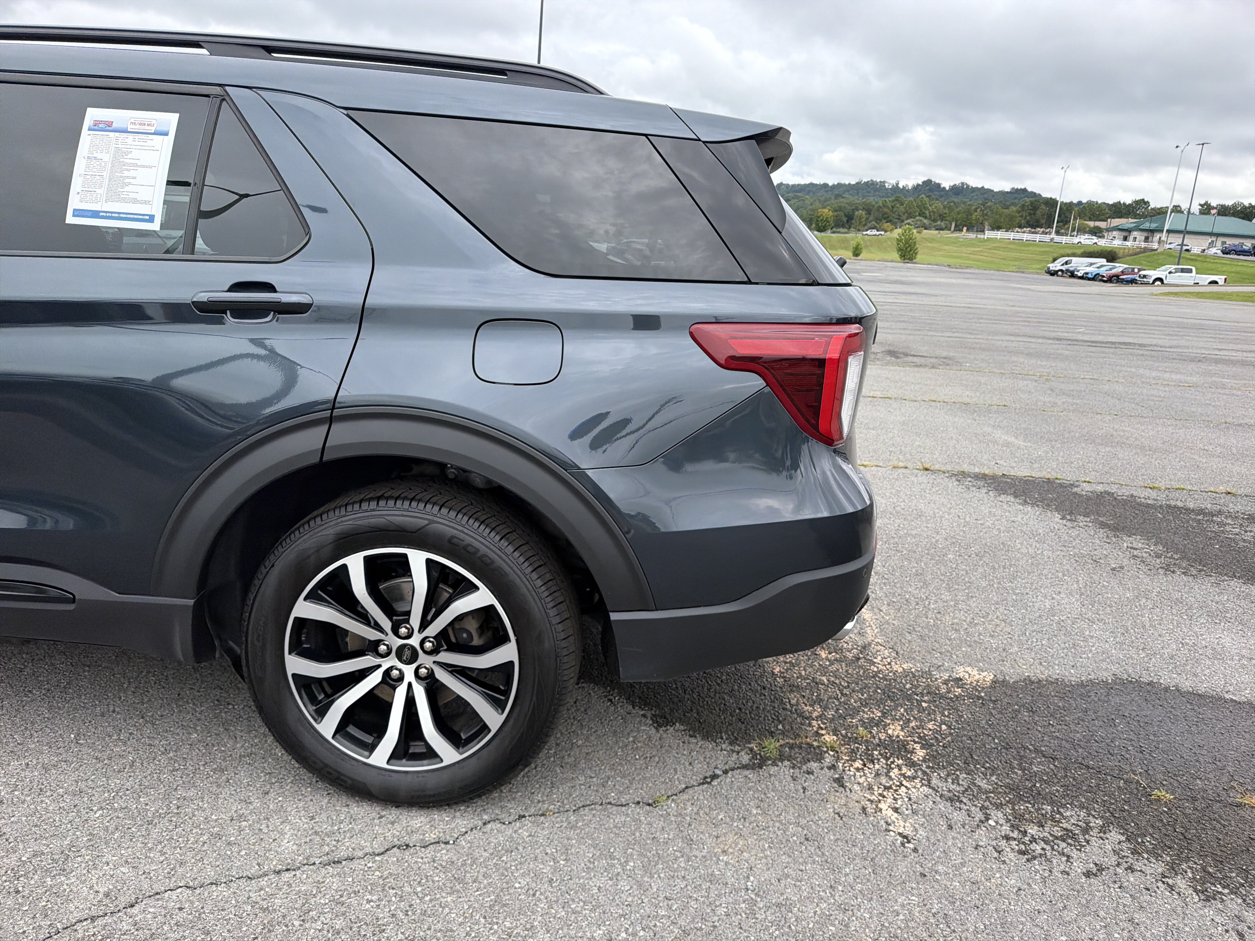 Used 2023 Ford Explorer ST-Line w/ Class IV Trailer Tow Package AWD/4WD image 8