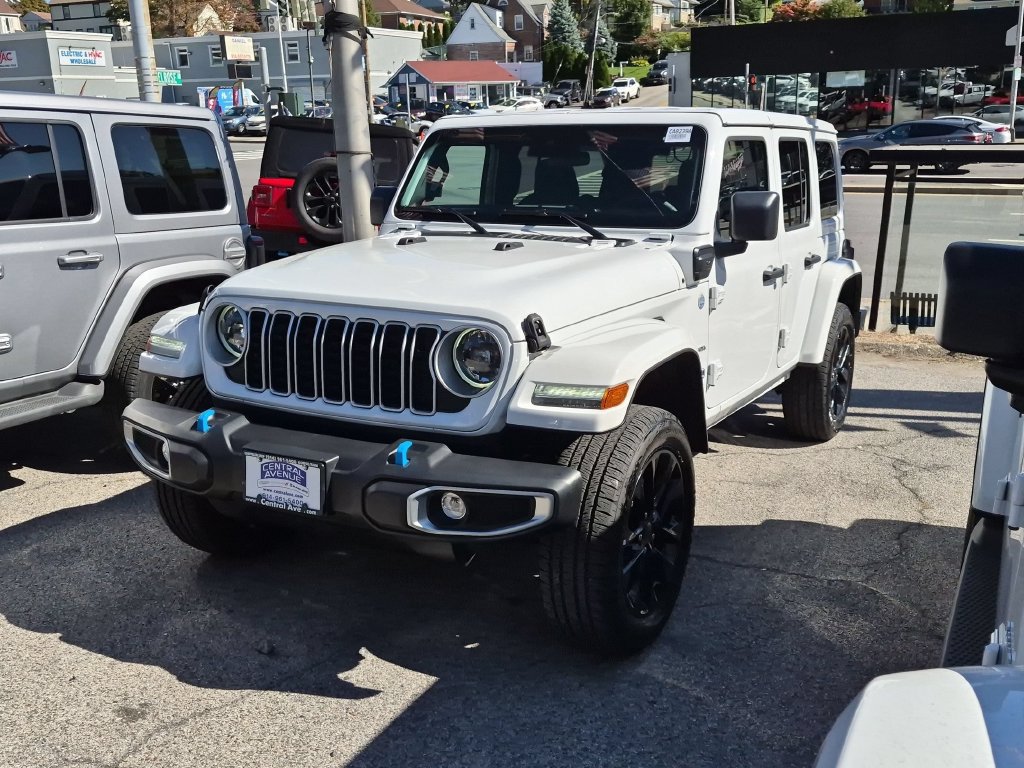 Used 2024 Jeep Wrangler Unlimited Sahara AWD/4WD image 1
