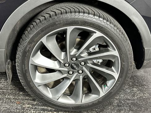 Used 2019 Lincoln Nautilus Reserve FWD image 10
