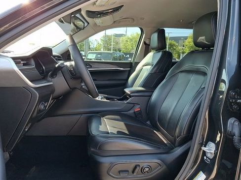 Certified 2023 Jeep Grand Cherokee L Limited w/ Black Appearance Package AWD/4WD image 15