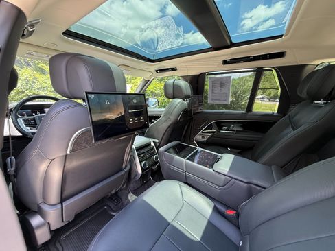 Used 2023 Land Rover Range Rover Autobiography AWD/4WD image 37
