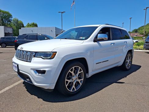 Used 2020 Jeep Grand Cherokee Overland AWD/4WD image 3