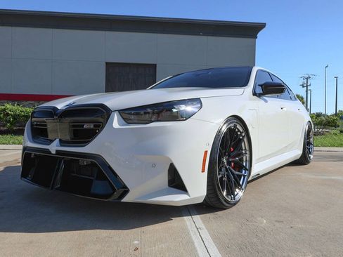 Used 2026 BMW M5 w/ Executive Package AWD/4WD image 5