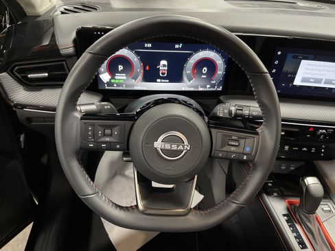 Used 2025 Nissan Kicks SR image 17