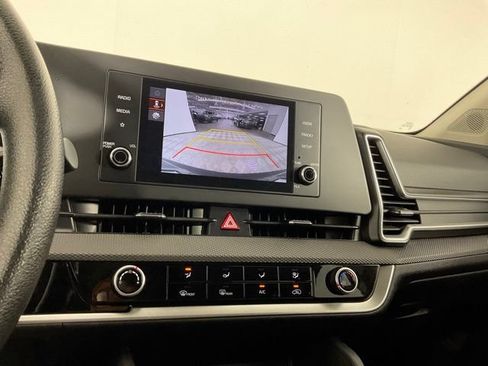 Used 2025 Kia Sportage LX FWD image 18