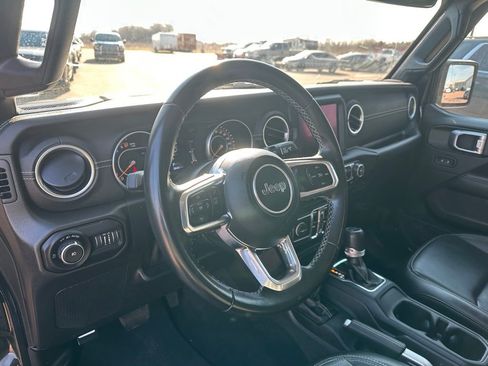 Used 2022 Jeep Wrangler Unlimited Sahara image 12