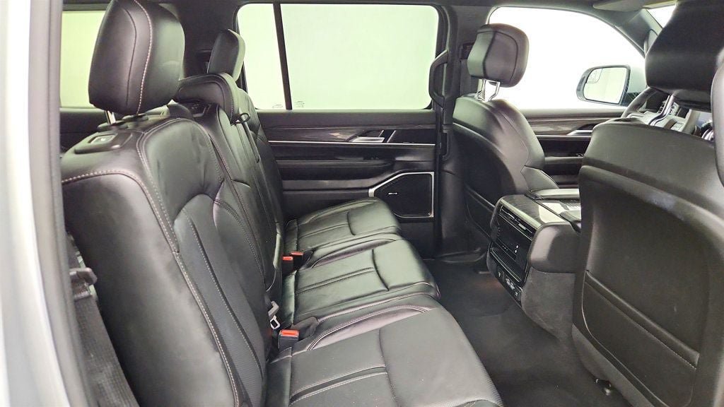 Used 2022 Jeep Wagoneer Series II w/ Premium Group I AWD/4WD image 23
