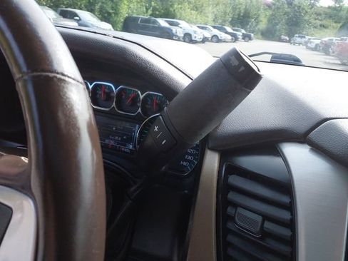 Used 2017 GMC Yukon SLT w/ Open Road Package AWD/4WD image 18