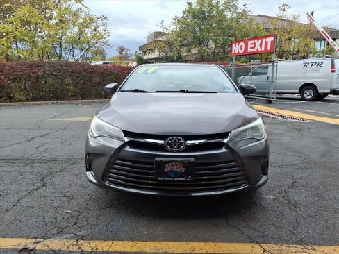 Used 2017 Toyota Camry XSE image 2