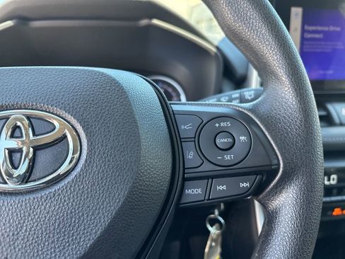 Used 2025 Toyota RAV4 LE AWD/4WD image 22
