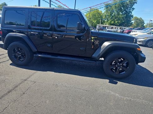 Used 2022 Jeep Wrangler Unlimited Sport AWD/4WD image 23