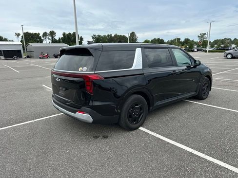 Used 2025 Kia Carnival FWD image 5