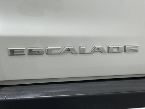 Used 2018 Cadillac Escalade ESV Luxury AWD/4WD image 41