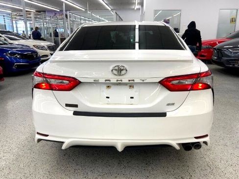 Used 2018 Toyota Camry SE image 6