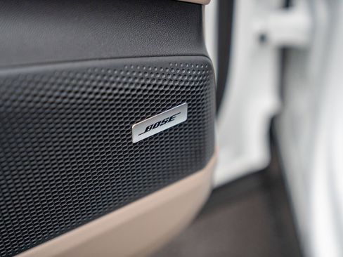 New 2025 Porsche Macan 4S Electric image 11