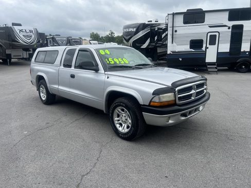 Used 2004 Dodge Dakota Sport w/ Deluxe Convenience Group RWD image 1