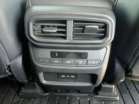 Used 2025 Honda Pilot Touring image 17