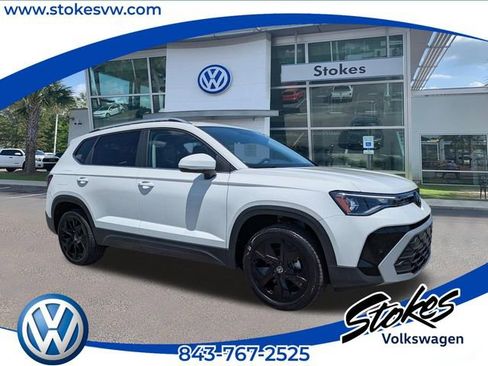 New 2026 Volkswagen Taos SE FWD image 1