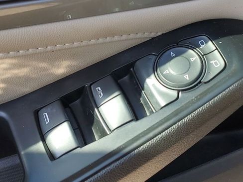 Used 2022 Chevrolet Traverse LT image 27