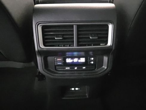 Used 2025 Volkswagen Atlas SE image 28