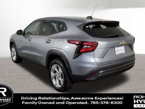 Used 2024 Chevrolet Trax LS w/ LS Convenience Package image 7