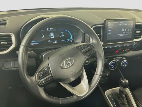 Used 2025 Hyundai Venue SEL FWD image 18