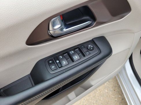 Used 2023 Chrysler Voyager LX FWD image 28