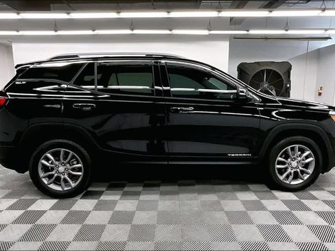 Used 2024 GMC Terrain SLT AWD/4WD image 15