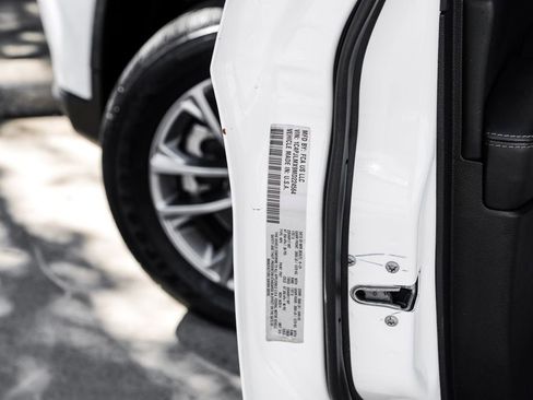 Used 2021 Jeep Cherokee Latitude Lux w/ Comfort/Convenience Group image 71