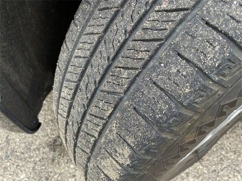 Used 2023 Chrysler Pacifica Touring-L image 19