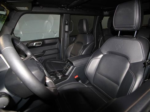 Used 2025 Ford Bronco Outer Banks image 4