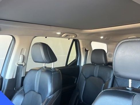 Used 2024 Honda Pilot Touring image 3