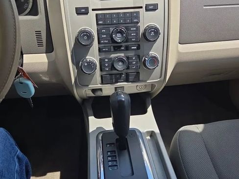 Used 2010 Ford Escape XLT image 12