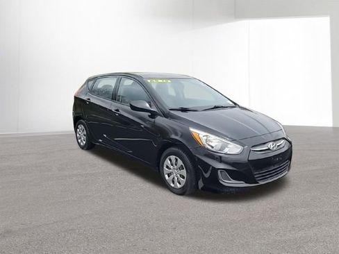 Used 2017 Hyundai Accent SE FWD image 2