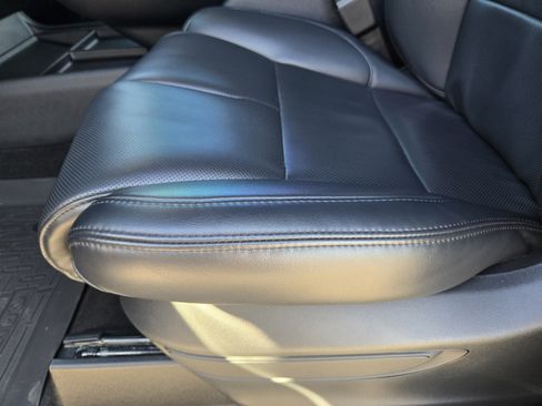 Used 2024 Lincoln Navigator Premiere AWD/4WD image 21