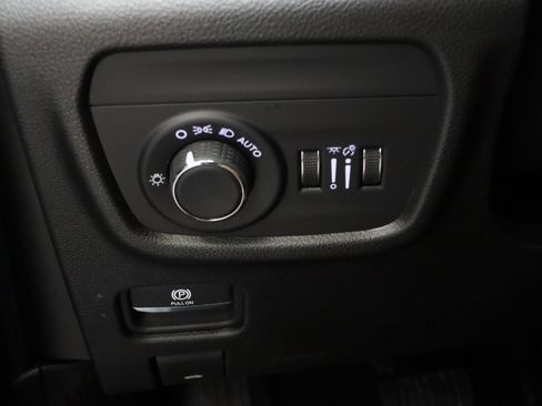 Used 2025 Jeep Grand Cherokee Altitude AWD/4WD image 26