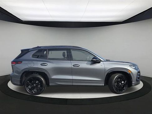 New 2026 Volkswagen Tiguan SE R-Line image 8