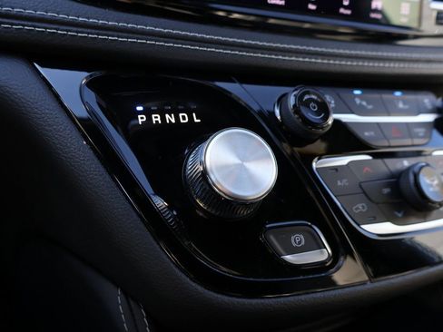 Used 2025 Chrysler Pacifica Limited image 33